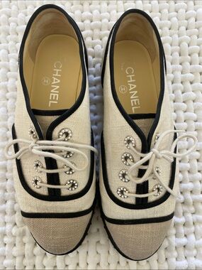 CHANEL Beige White Espadrilles linen with pearl accents. Interlocking CC